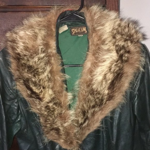 Vintage Leather Jacket with Fur Collar - Picture 6 of 16